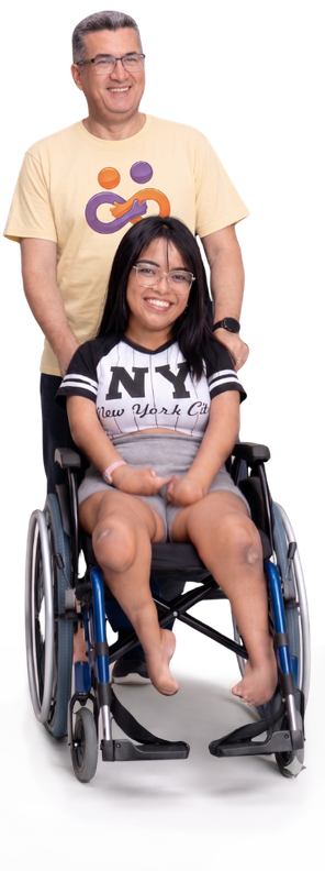 Entrega de cadeira de rodas a beneficiário